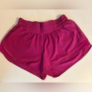 Hotty Hot Low-Rise 2.5” Size 2 Ripened Raspberry Lululemon Short